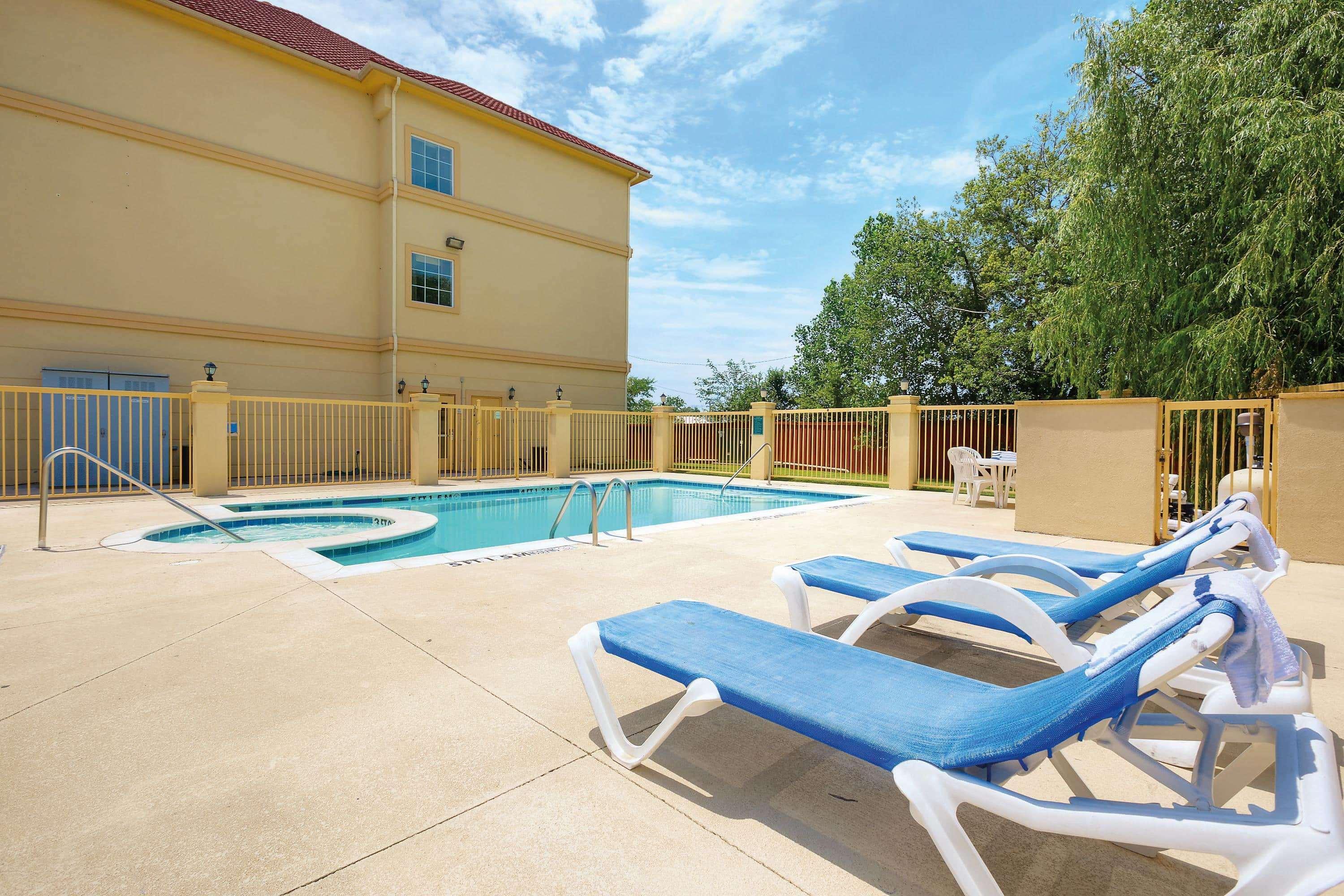 Hotel La Quinta By Wyndham Cleburne Exterior foto